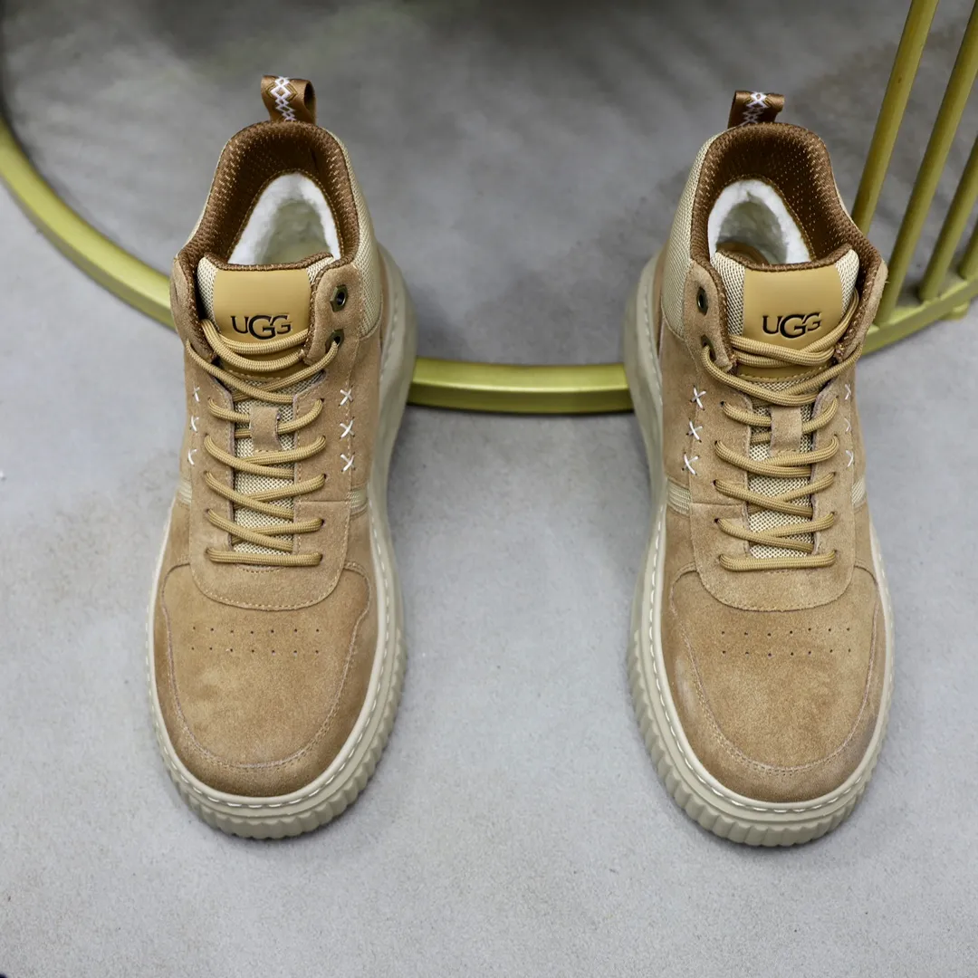 Ex-factory price: 620💰Thick wool imported from Australia Brand: UGG genuine purchase Size: 39-44 Grade: Official website 1:1 Material: First layer of genuine leather waterproof and antifreeze upper Real wool lining Original non-slip soft wear-resistant outsole Style category: Men's casual shoes Trendy style Comfortable on the feet Color: Official website color synchronization
